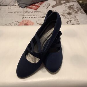 Women’s Navy Strappy Round-Toe low heel pump